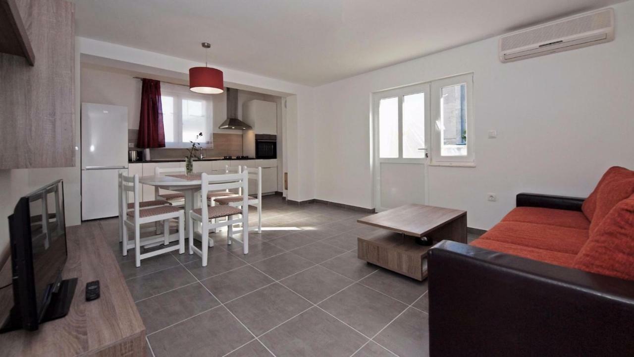 Apartments Mare Vodice Buitenkant foto
